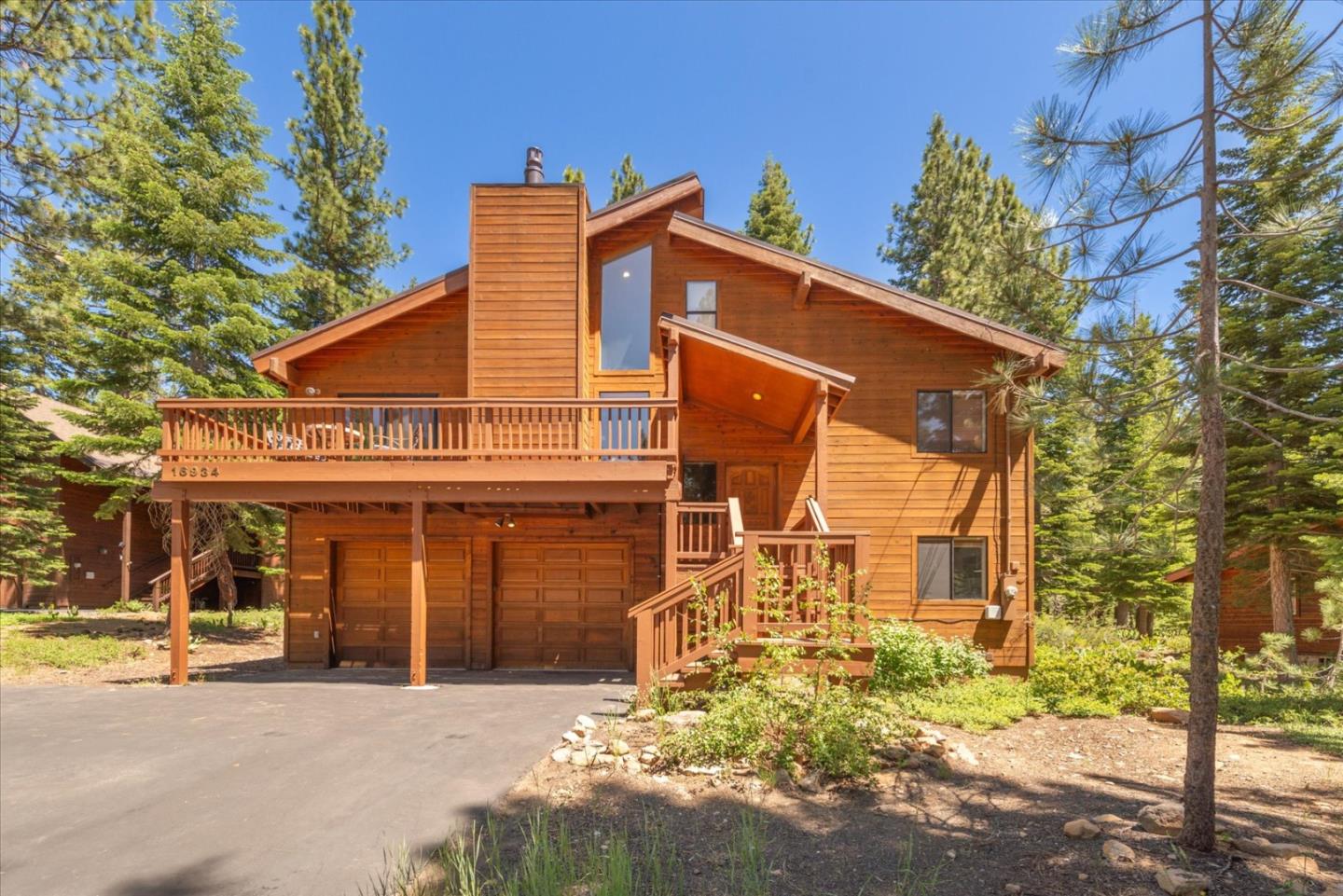 Detail Gallery Image 1 of 37 For 16934 Northwoods Blvd, Truckee,  CA 96161 - 4 Beds | 2/1 Baths