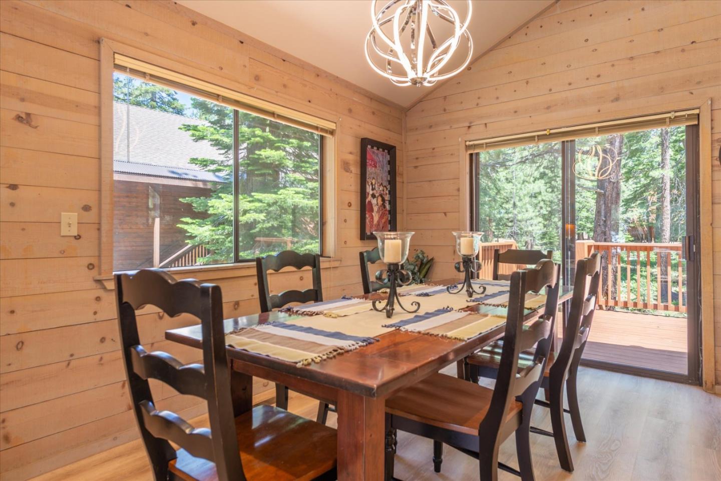 Detail Gallery Image 14 of 37 For 16934 Northwoods Blvd, Truckee,  CA 96161 - 4 Beds | 2/1 Baths