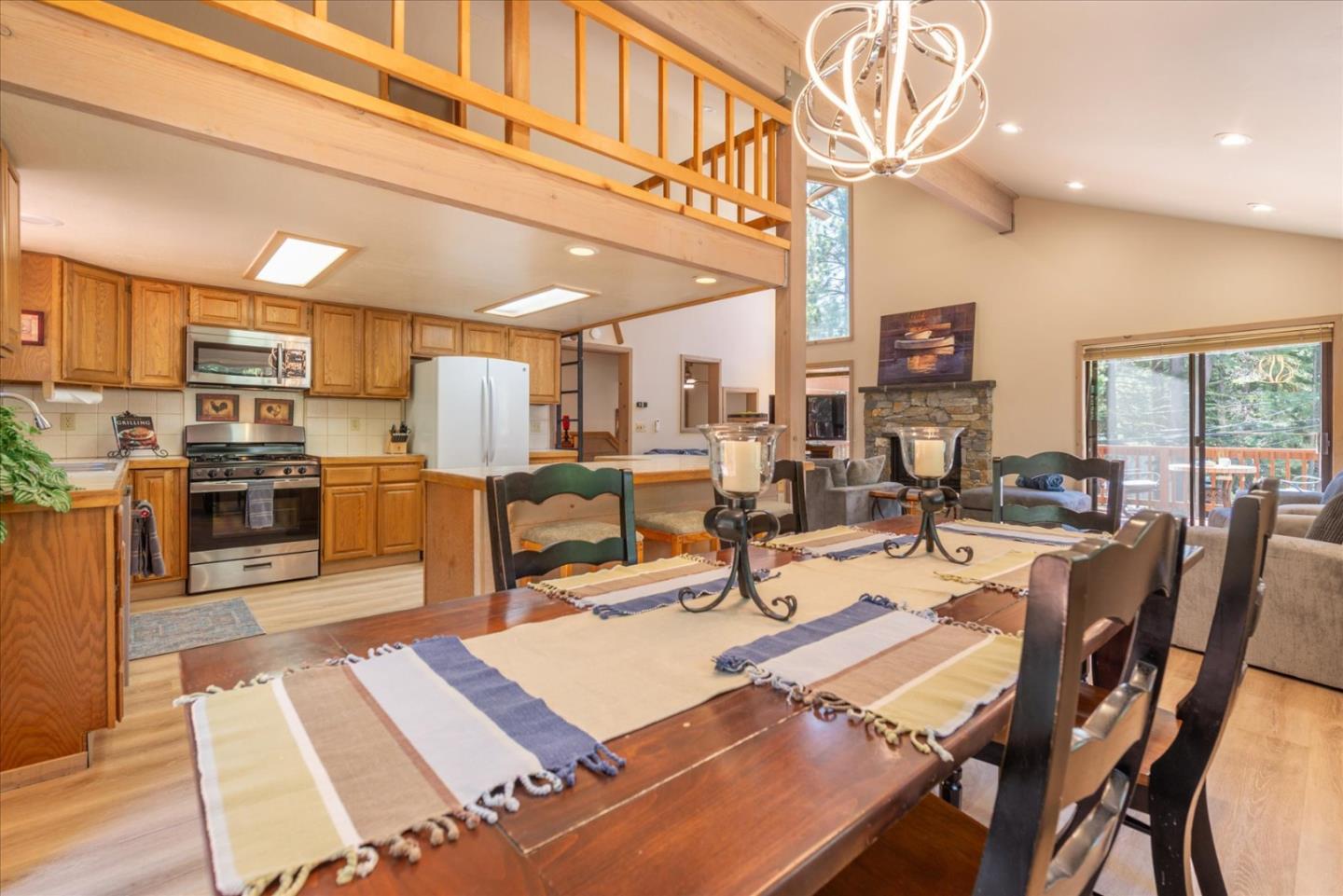 Detail Gallery Image 15 of 37 For 16934 Northwoods Blvd, Truckee,  CA 96161 - 4 Beds | 2/1 Baths