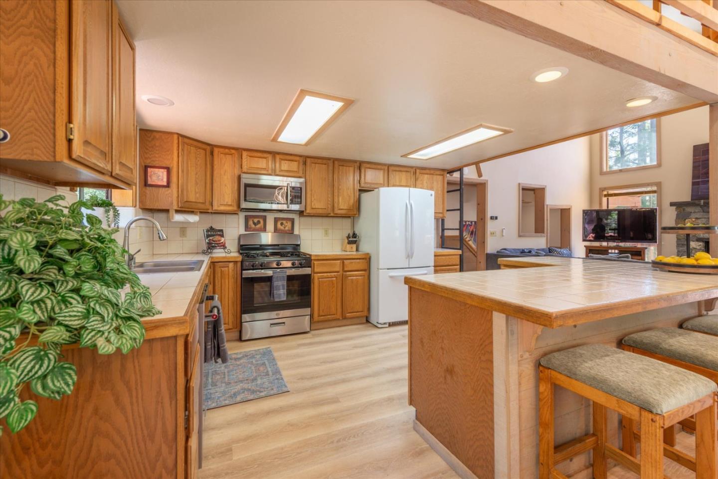 Detail Gallery Image 16 of 37 For 16934 Northwoods Blvd, Truckee,  CA 96161 - 4 Beds | 2/1 Baths