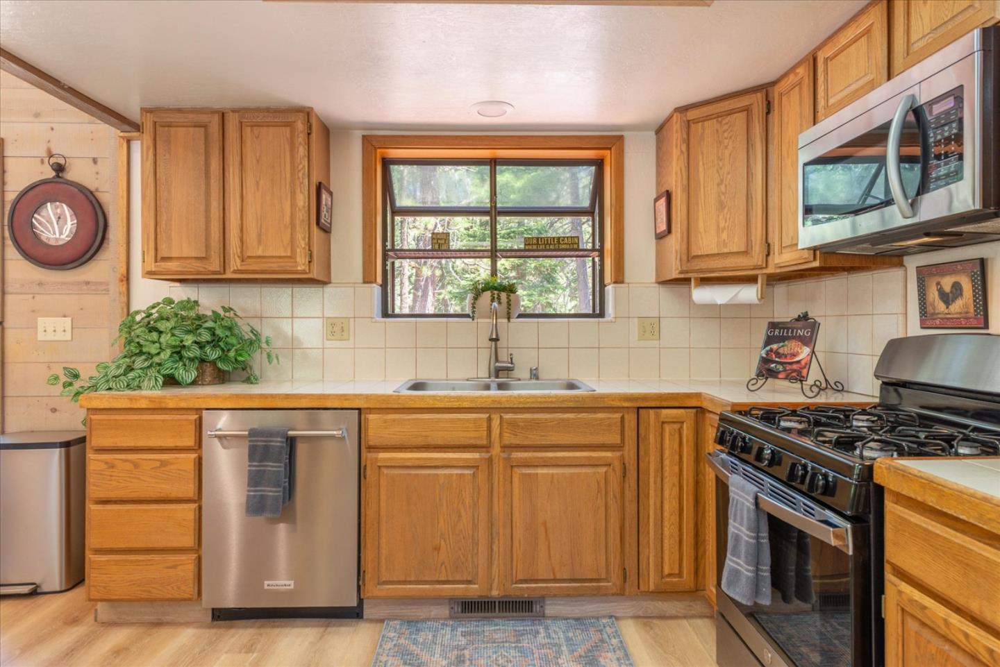 Detail Gallery Image 18 of 37 For 16934 Northwoods Blvd, Truckee,  CA 96161 - 4 Beds | 2/1 Baths