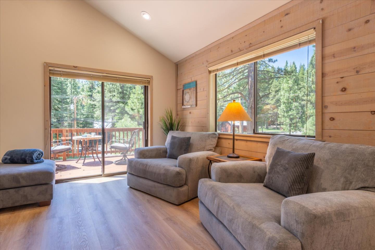 Detail Gallery Image 19 of 37 For 16934 Northwoods Blvd, Truckee,  CA 96161 - 4 Beds | 2/1 Baths