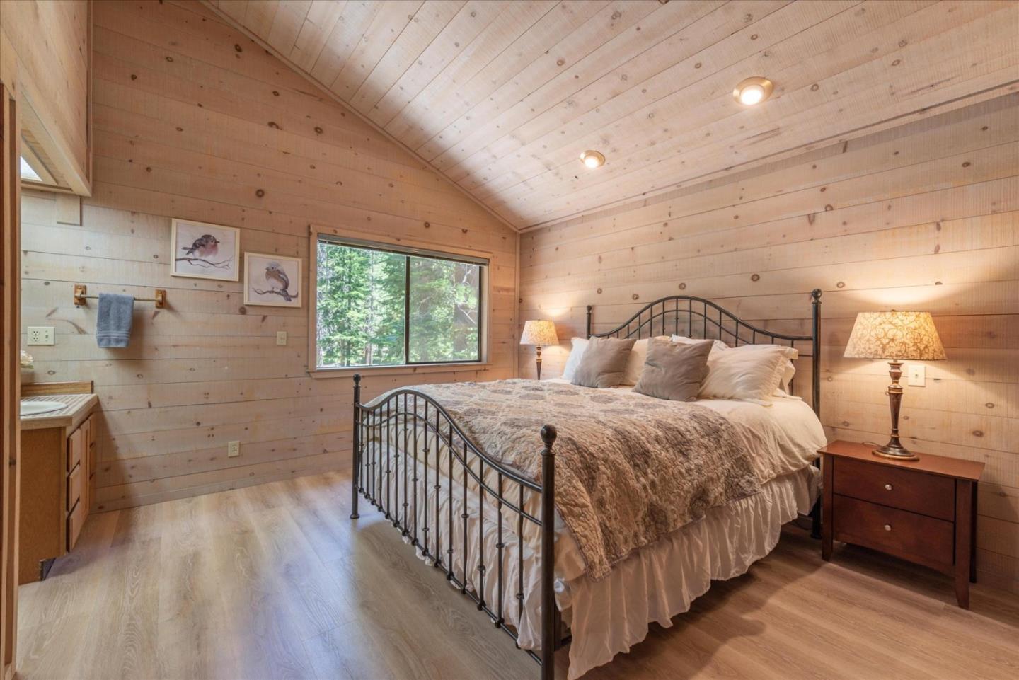 Detail Gallery Image 20 of 37 For 16934 Northwoods Blvd, Truckee,  CA 96161 - 4 Beds | 2/1 Baths