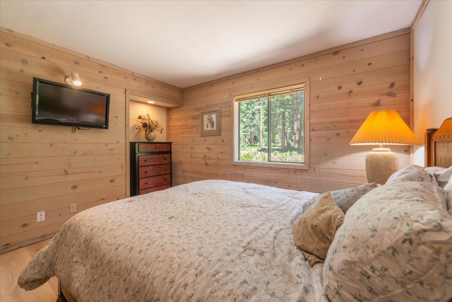 Detail Gallery Image 27 of 37 For 16934 Northwoods Blvd, Truckee,  CA 96161 - 4 Beds | 2/1 Baths