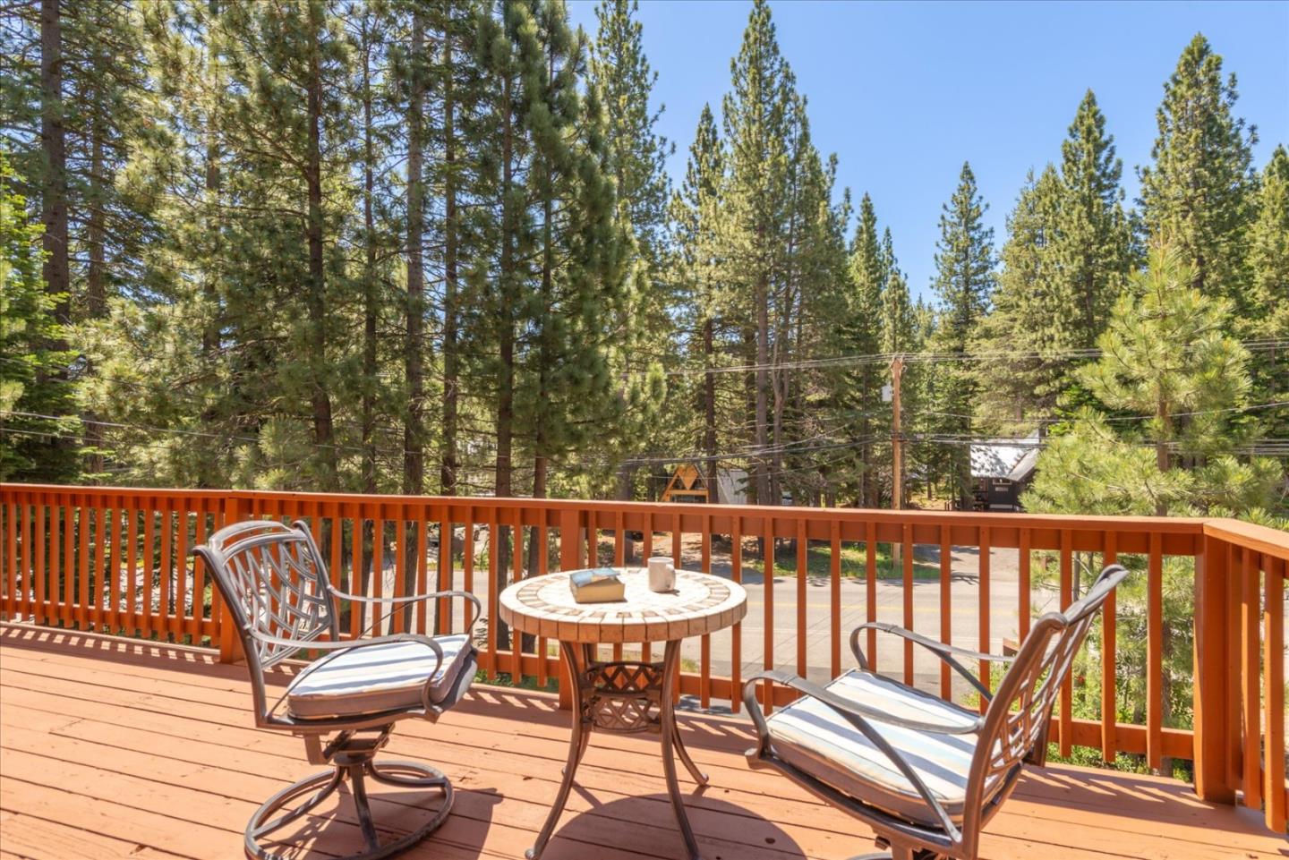 Detail Gallery Image 3 of 37 For 16934 Northwoods Blvd, Truckee,  CA 96161 - 4 Beds | 2/1 Baths