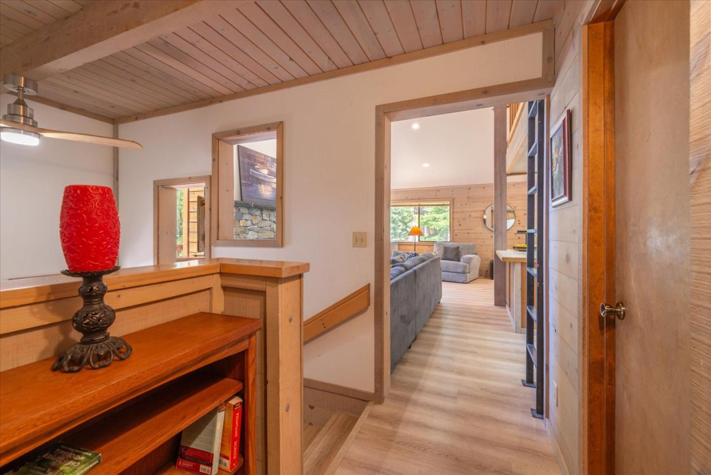 Detail Gallery Image 5 of 37 For 16934 Northwoods Blvd, Truckee,  CA 96161 - 4 Beds | 2/1 Baths