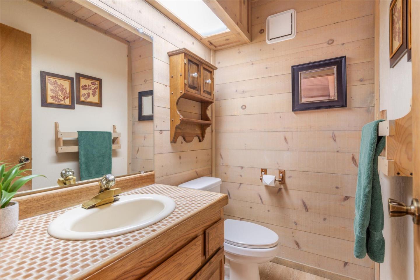 Detail Gallery Image 6 of 37 For 16934 Northwoods Blvd, Truckee,  CA 96161 - 4 Beds | 2/1 Baths