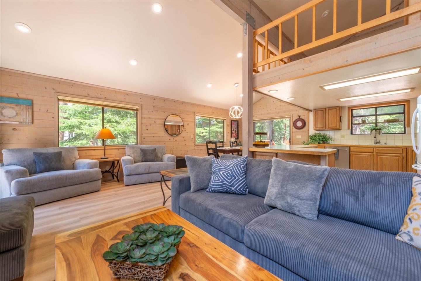 Detail Gallery Image 9 of 37 For 16934 Northwoods Blvd, Truckee,  CA 96161 - 4 Beds | 2/1 Baths