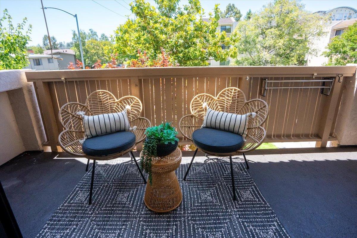Detail Gallery Image 11 of 35 For 400 Ortega Ave #204,  Mountain View,  CA 94040 - 2 Beds | 1 Baths