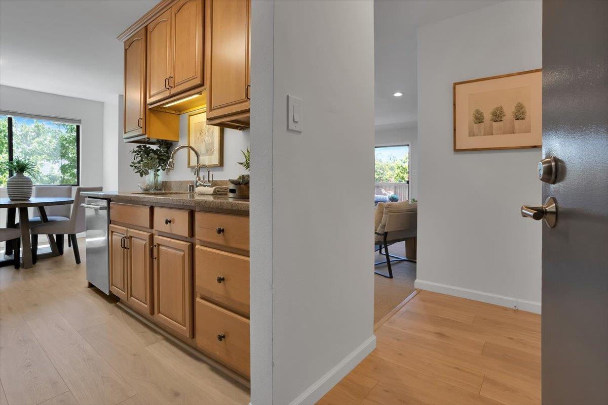 Detail Gallery Image 16 of 35 For 400 Ortega Ave #204,  Mountain View,  CA 94040 - 2 Beds | 1 Baths