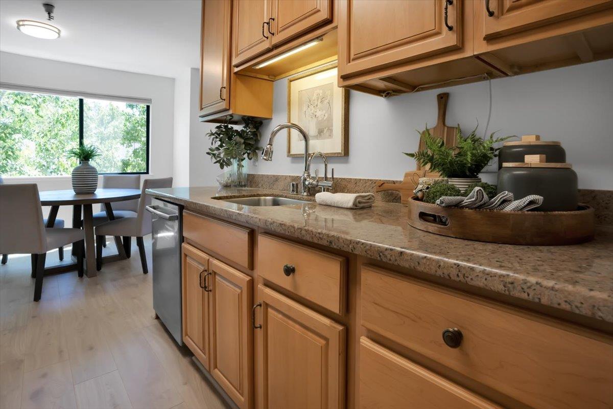 Detail Gallery Image 17 of 35 For 400 Ortega Ave #204,  Mountain View,  CA 94040 - 2 Beds | 1 Baths