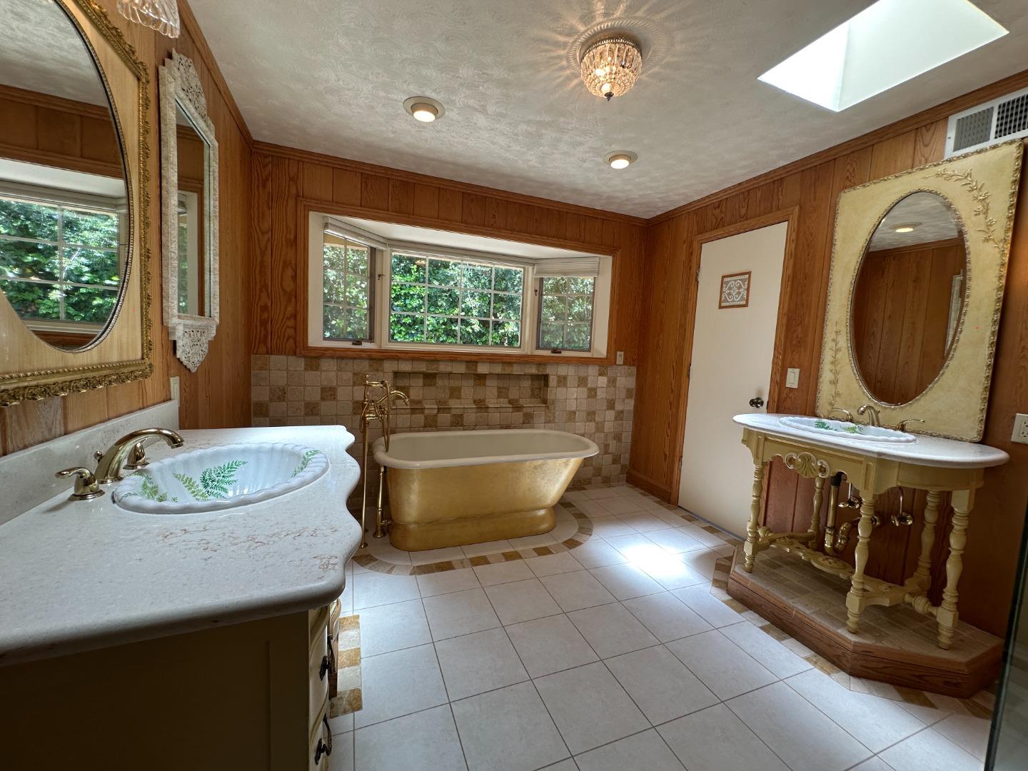Detail Gallery Image 13 of 30 For 25228 La Loma Dr, Los Altos Hills,  CA 94022 - 3 Beds | 2/1 Baths