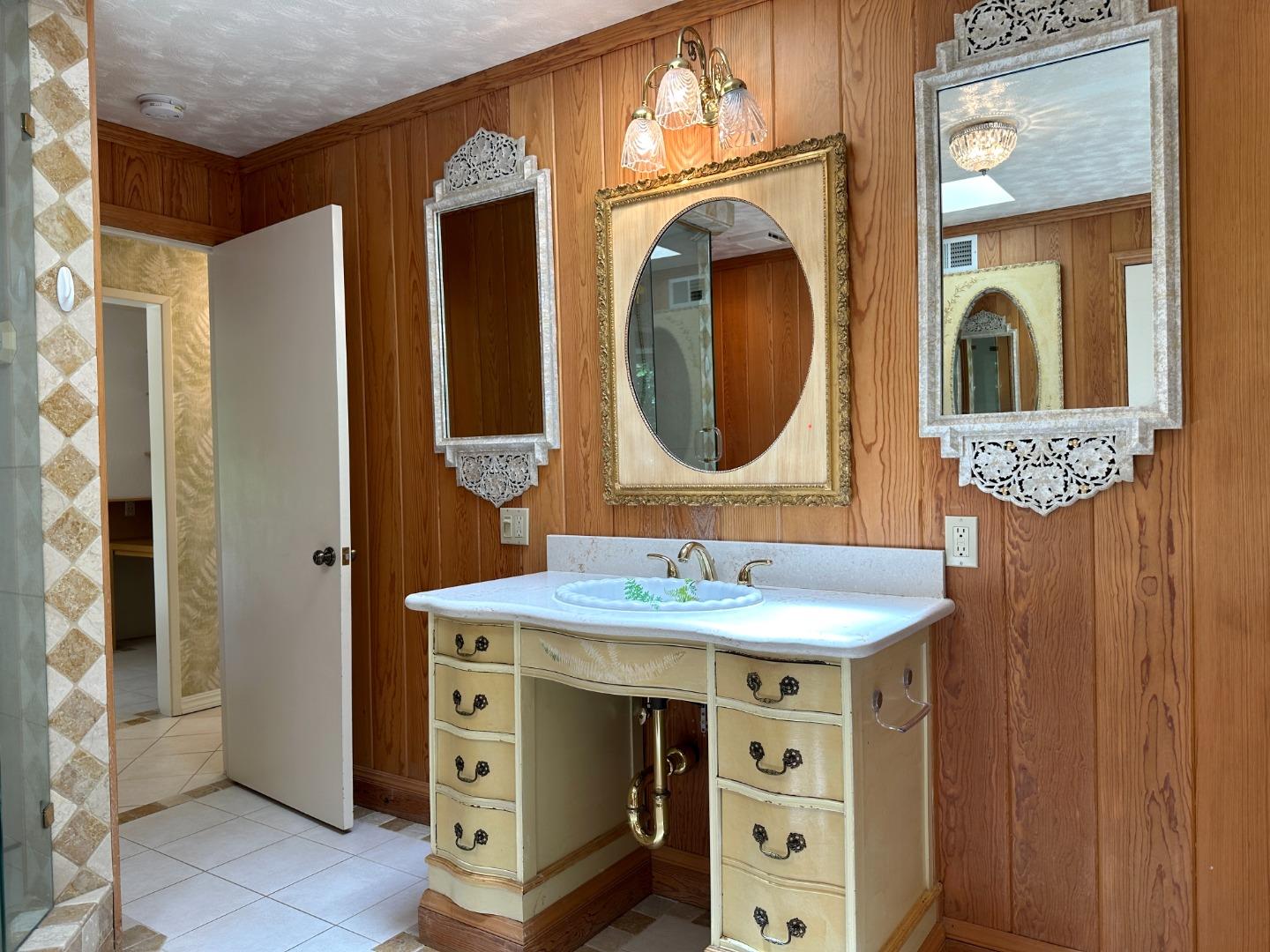 Detail Gallery Image 14 of 30 For 25228 La Loma Dr, Los Altos Hills,  CA 94022 - 3 Beds | 2/1 Baths