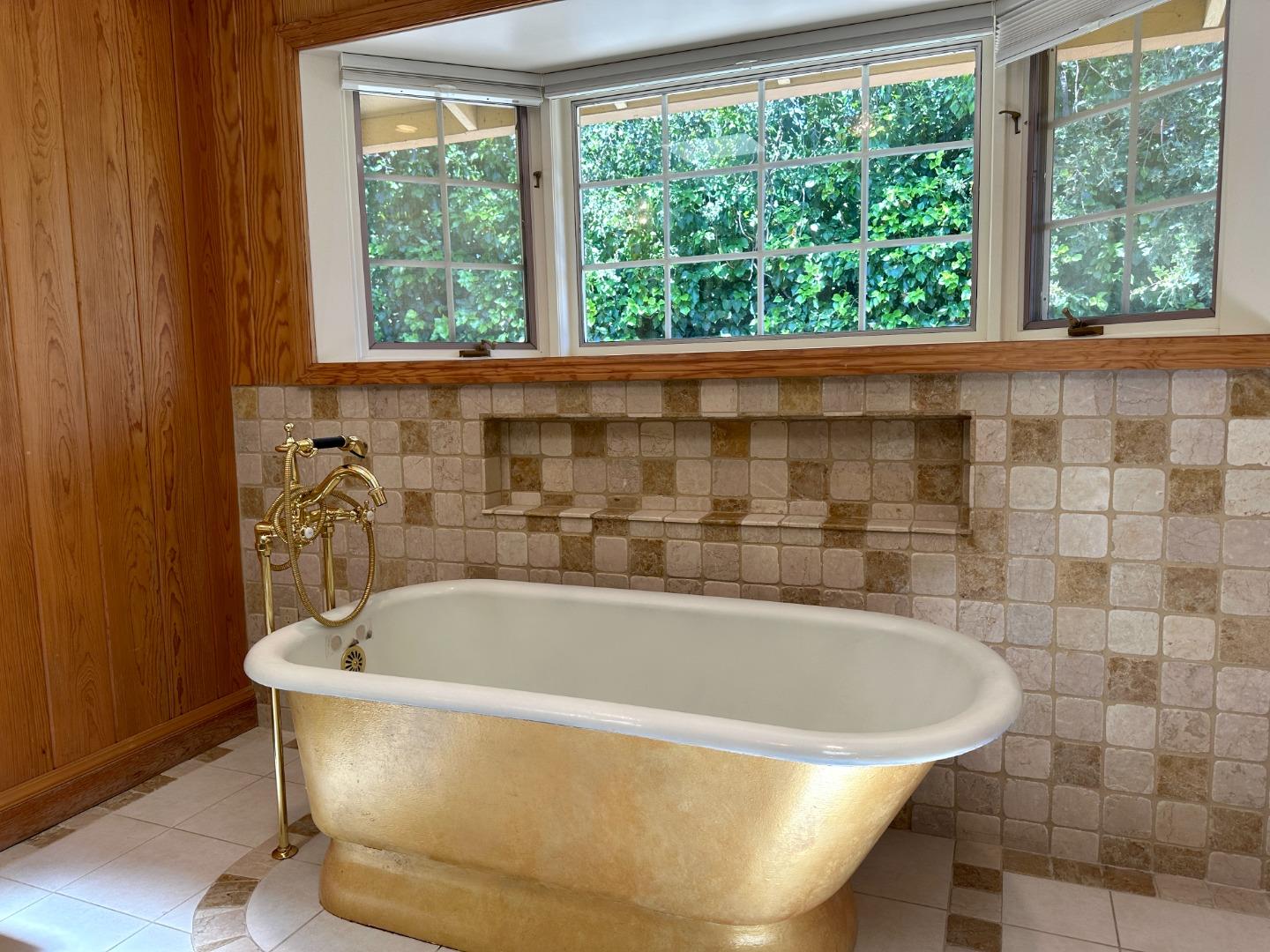 Detail Gallery Image 15 of 30 For 25228 La Loma Dr, Los Altos Hills,  CA 94022 - 3 Beds | 2/1 Baths