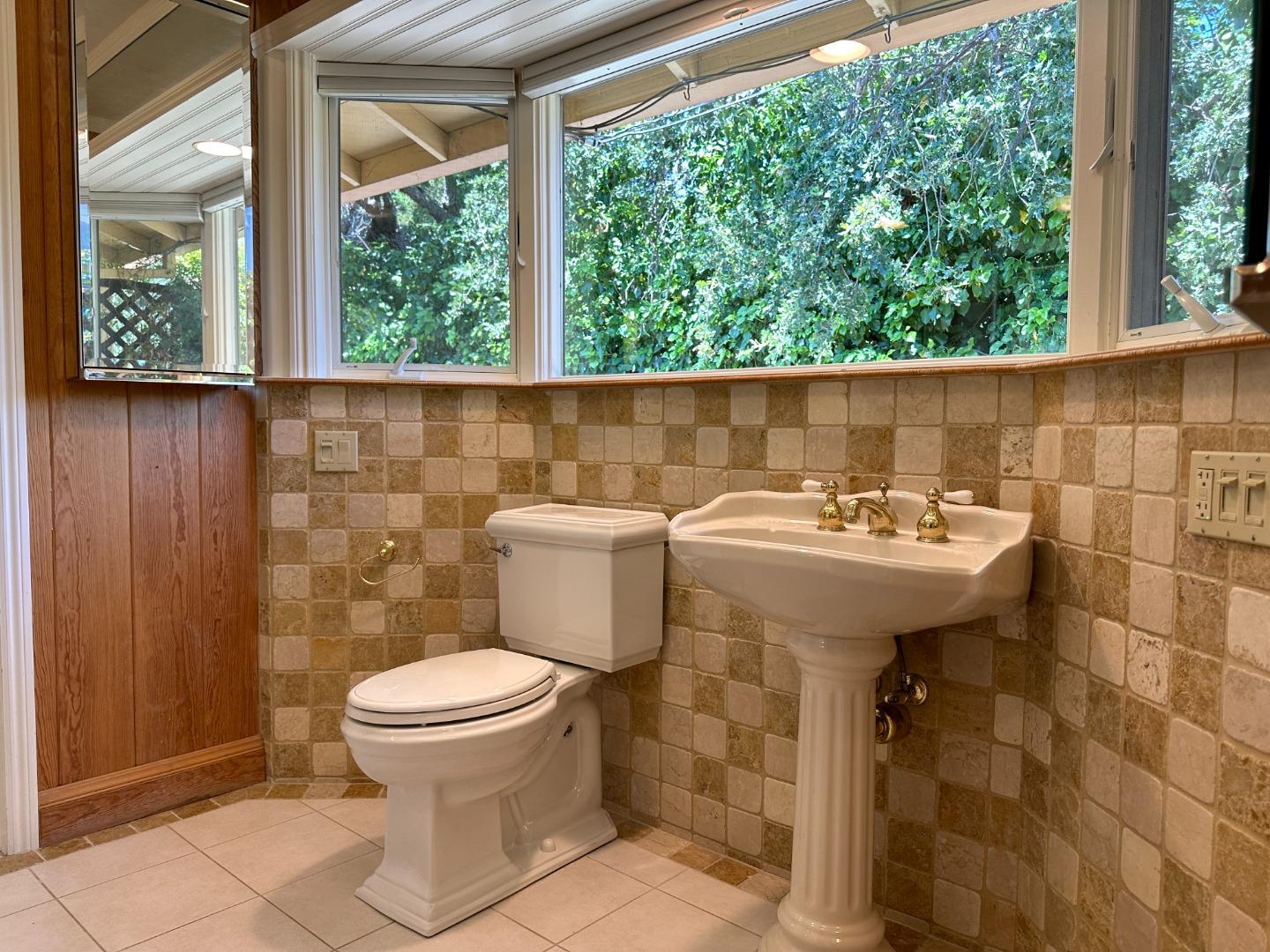 Detail Gallery Image 20 of 30 For 25228 La Loma Dr, Los Altos Hills,  CA 94022 - 3 Beds | 2/1 Baths
