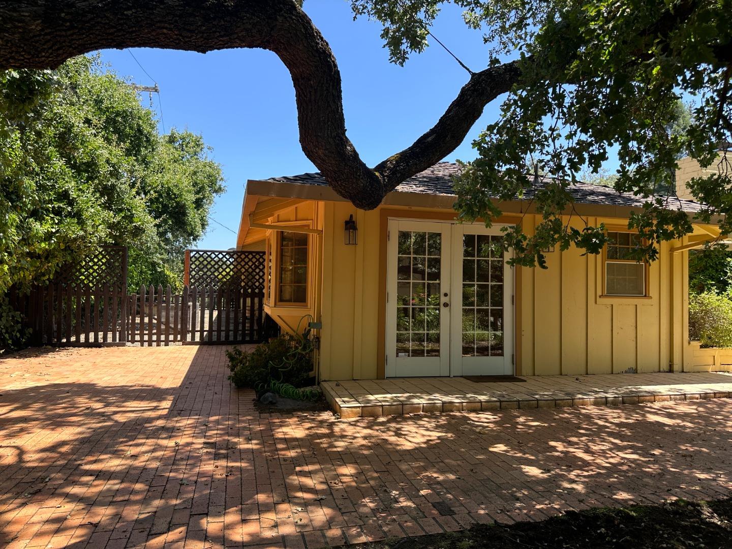 Detail Gallery Image 26 of 30 For 25228 La Loma Dr, Los Altos Hills,  CA 94022 - 3 Beds | 2/1 Baths