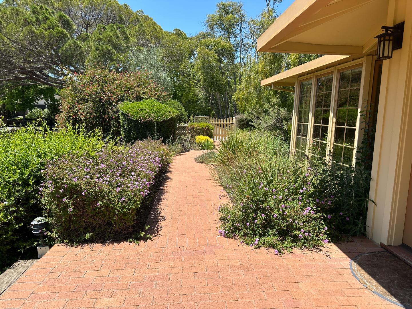 Detail Gallery Image 29 of 30 For 25228 La Loma Dr, Los Altos Hills,  CA 94022 - 3 Beds | 2/1 Baths