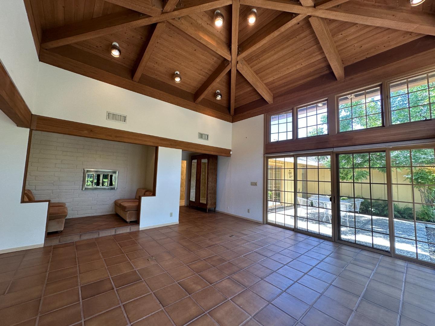 Detail Gallery Image 3 of 30 For 25228 La Loma Dr, Los Altos Hills,  CA 94022 - 3 Beds | 2/1 Baths
