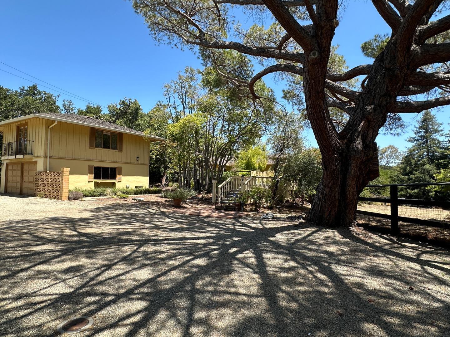 Detail Gallery Image 30 of 30 For 25228 La Loma Dr, Los Altos Hills,  CA 94022 - 3 Beds | 2/1 Baths