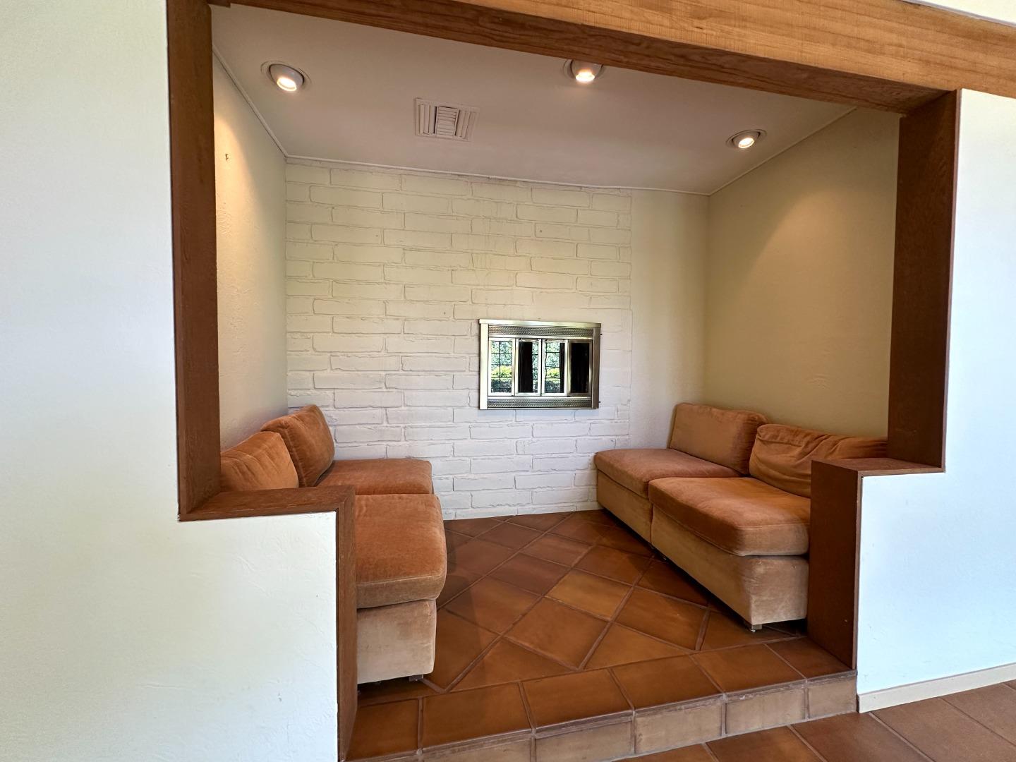 Detail Gallery Image 4 of 30 For 25228 La Loma Dr, Los Altos Hills,  CA 94022 - 3 Beds | 2/1 Baths