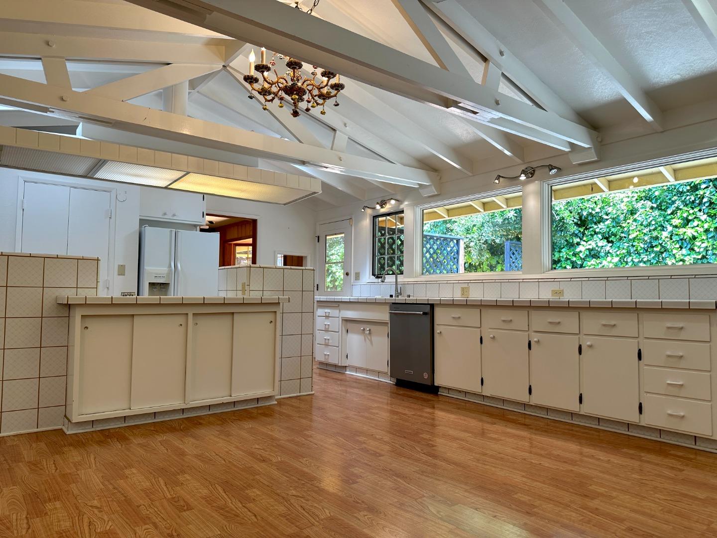 Detail Gallery Image 5 of 30 For 25228 La Loma Dr, Los Altos Hills,  CA 94022 - 3 Beds | 2/1 Baths