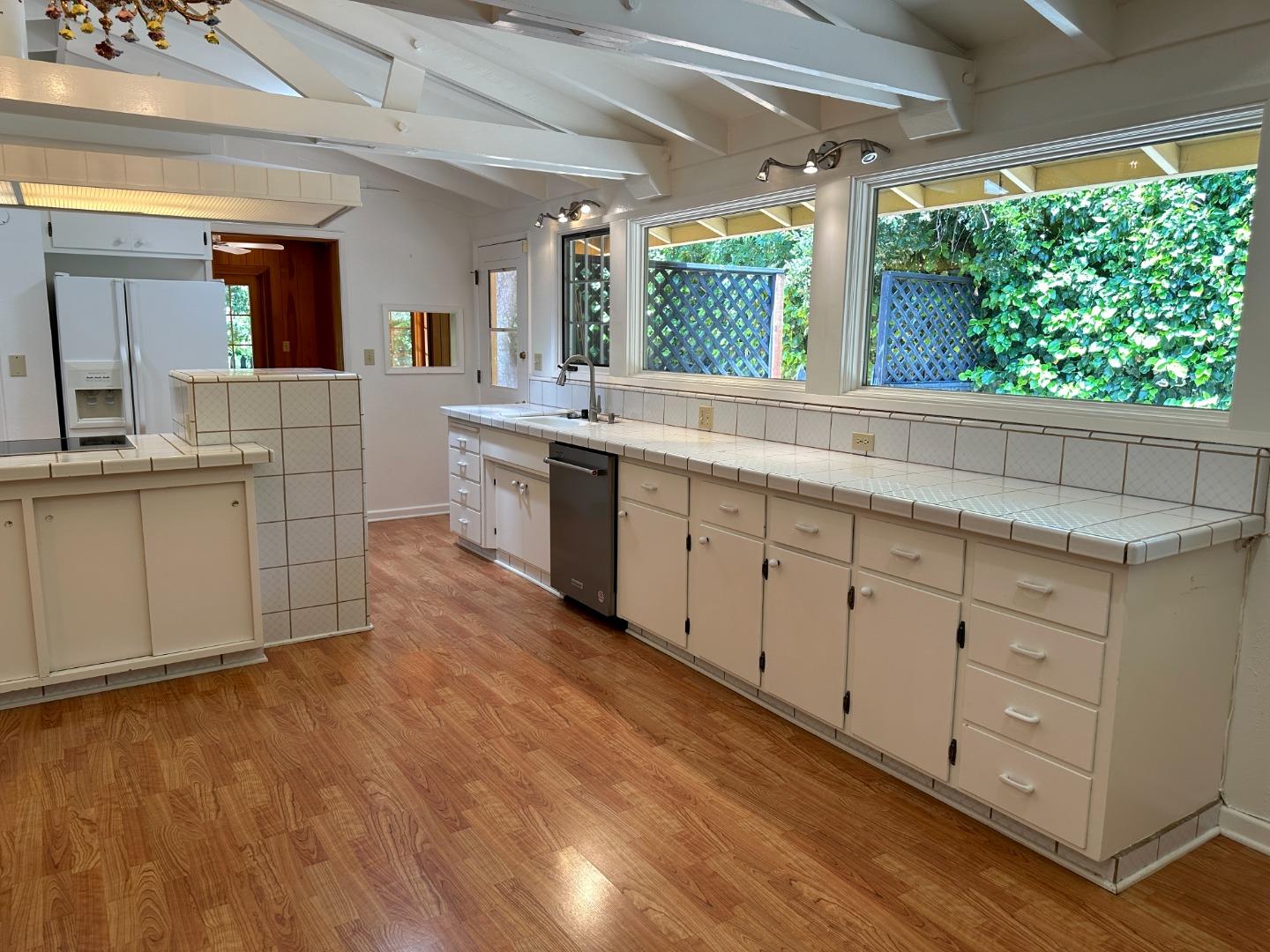 Detail Gallery Image 6 of 30 For 25228 La Loma Dr, Los Altos Hills,  CA 94022 - 3 Beds | 2/1 Baths