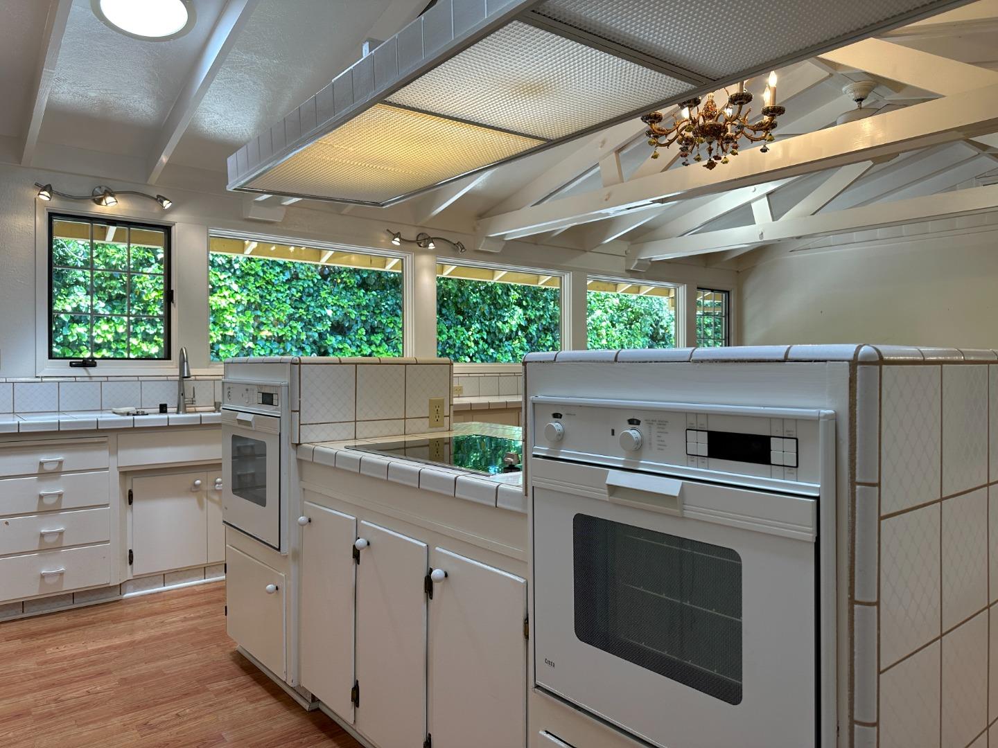 Detail Gallery Image 7 of 30 For 25228 La Loma Dr, Los Altos Hills,  CA 94022 - 3 Beds | 2/1 Baths