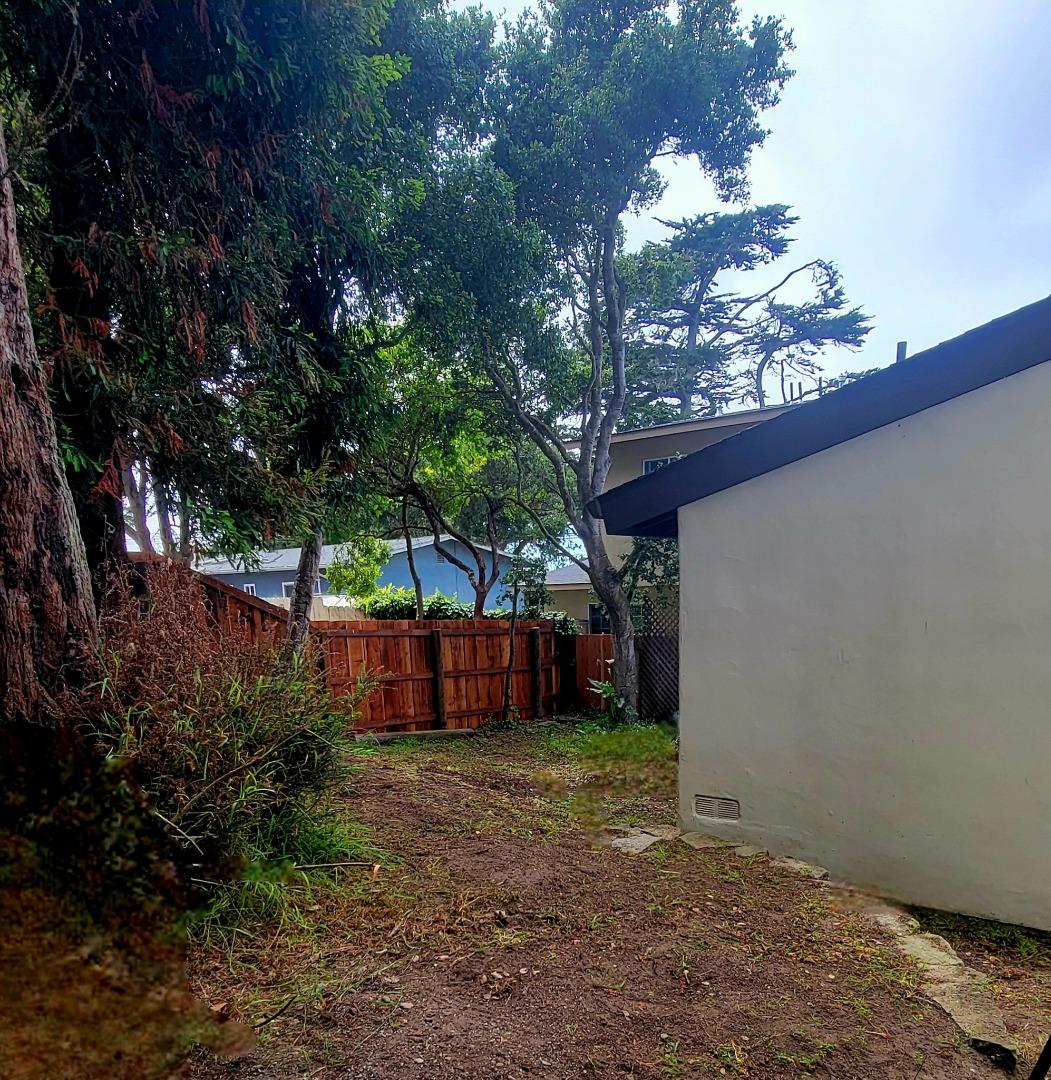 Detail Gallery Image 3 of 11 For 677 Taylor St, Monterey,  CA 93940 - 2 Beds | 2 Baths