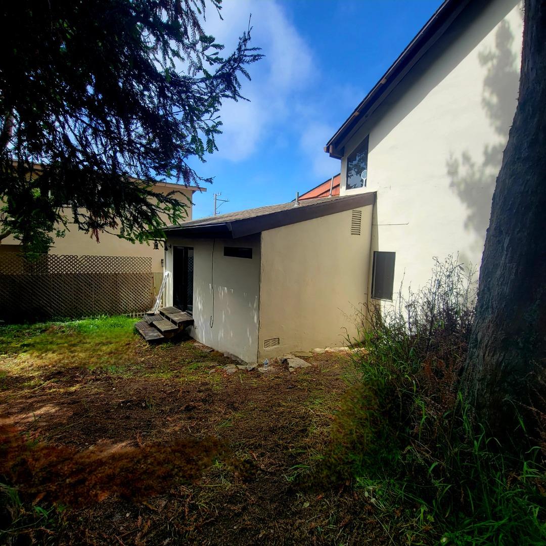 Detail Gallery Image 4 of 11 For 677 Taylor St, Monterey,  CA 93940 - 2 Beds | 2 Baths