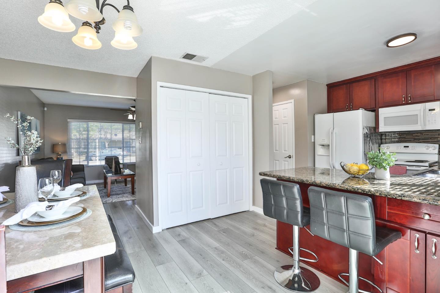 Detail Gallery Image 9 of 36 For 1486 Tierra Buena Dr, San Jose,  CA 95121 - 2 Beds | 1 Baths