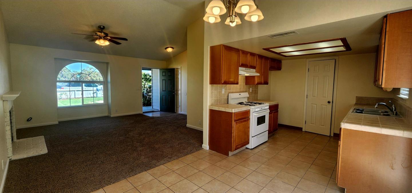 Detail Gallery Image 5 of 11 For 271 Cabernet Ave, Greenfield,  CA 93927 - 3 Beds | 2 Baths