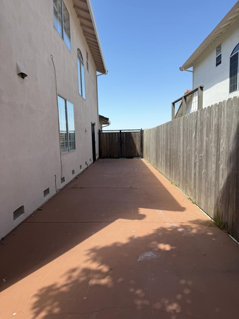 Detail Gallery Image 14 of 46 For 672 Catalina Cir, Vallejo,  CA 94589 - 3 Beds | 2/1 Baths