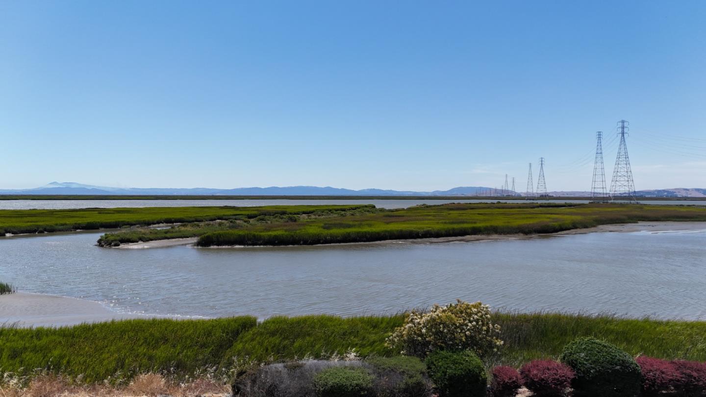 Detail Gallery Image 2 of 46 For 672 Catalina Cir, Vallejo,  CA 94589 - 3 Beds | 2/1 Baths