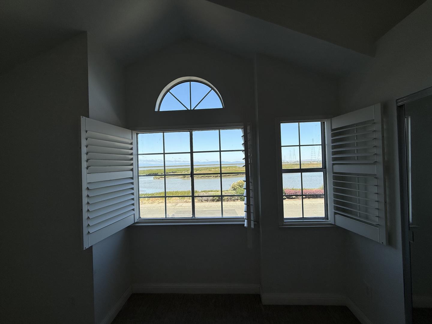 Detail Gallery Image 35 of 46 For 672 Catalina Cir, Vallejo,  CA 94589 - 3 Beds | 2/1 Baths
