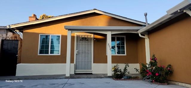 Detail Gallery Image 2 of 14 For 2084 S King Rd, San Jose,  CA 95122 - 3 Beds | 2 Baths