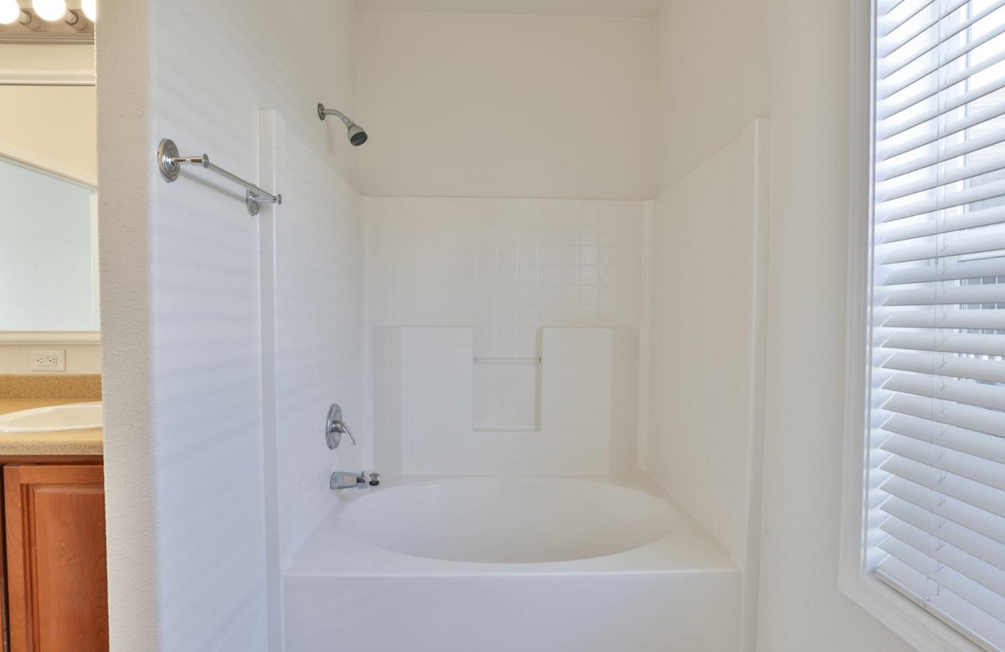 Detail Gallery Image 16 of 25 For 1085 Tasman Dr #124,  Sunnyvale,  CA 94089 - 3 Beds | 2 Baths