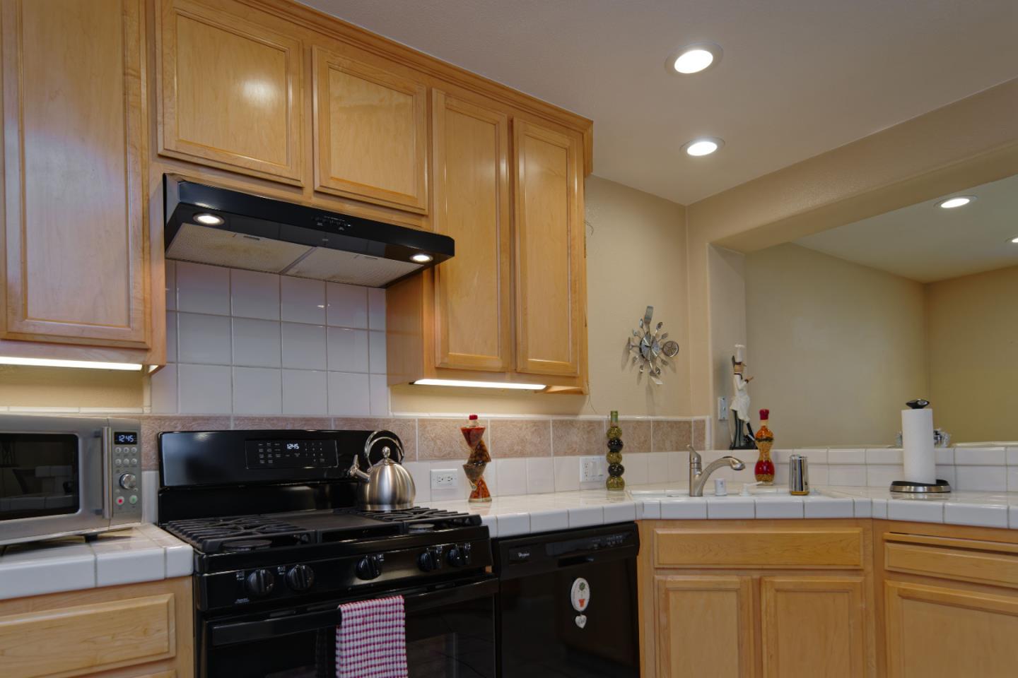 Detail Gallery Image 12 of 51 For 3126 Moncontour Ct, San Jose,  CA 95135 - 3 Beds | 2/1 Baths
