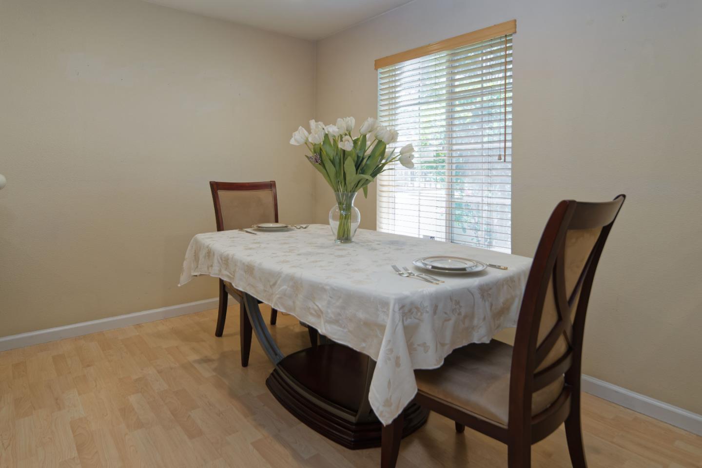 Detail Gallery Image 7 of 51 For 3126 Moncontour Ct, San Jose,  CA 95135 - 3 Beds | 2/1 Baths
