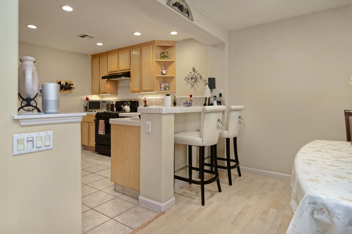 Detail Gallery Image 9 of 51 For 3126 Moncontour Ct, San Jose,  CA 95135 - 3 Beds | 2/1 Baths