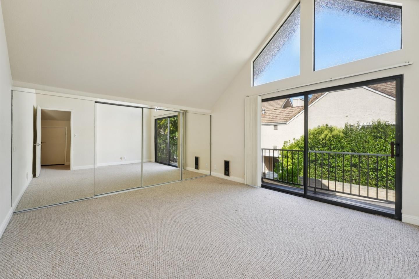 Detail Gallery Image 11 of 28 For 1734 W El Camino Real #1,  Mountain View,  CA 94040 - 2 Beds | 1/1 Baths
