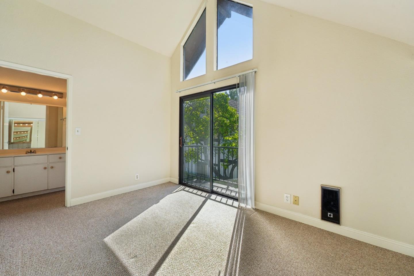 Detail Gallery Image 16 of 28 For 1734 W El Camino Real #1,  Mountain View,  CA 94040 - 2 Beds | 1/1 Baths
