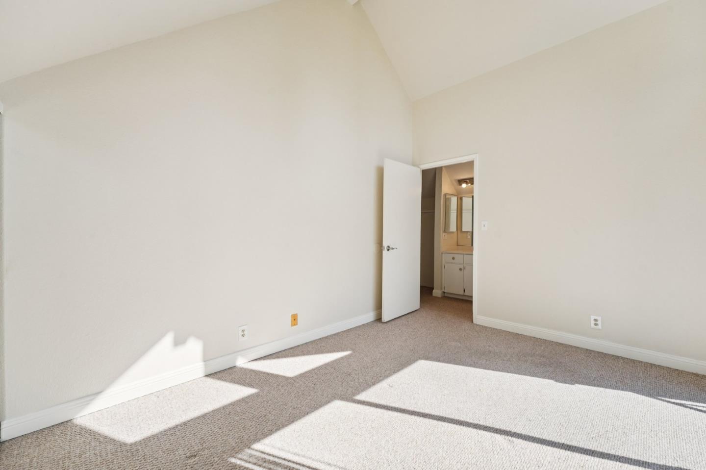 Detail Gallery Image 17 of 28 For 1734 W El Camino Real #1,  Mountain View,  CA 94040 - 2 Beds | 1/1 Baths