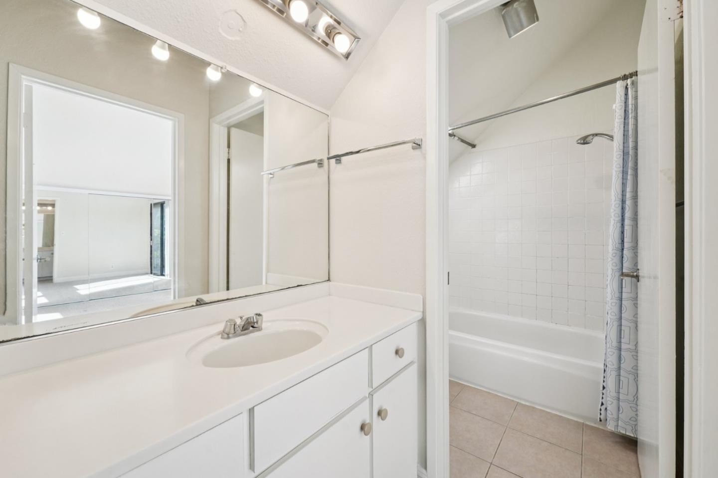 Detail Gallery Image 19 of 28 For 1734 W El Camino Real #1,  Mountain View,  CA 94040 - 2 Beds | 1/1 Baths