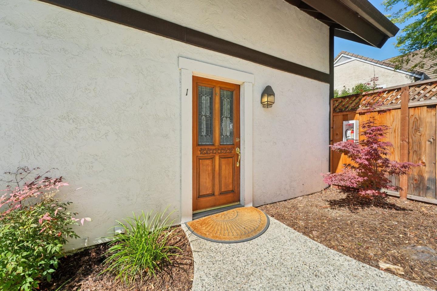 Detail Gallery Image 3 of 28 For 1734 W El Camino Real #1,  Mountain View,  CA 94040 - 2 Beds | 1/1 Baths