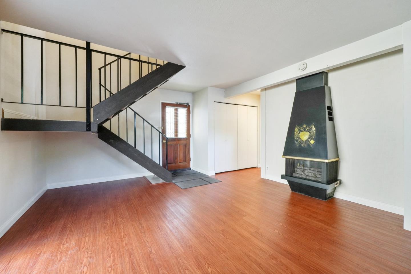 Detail Gallery Image 7 of 28 For 1734 W El Camino Real #1,  Mountain View,  CA 94040 - 2 Beds | 1/1 Baths