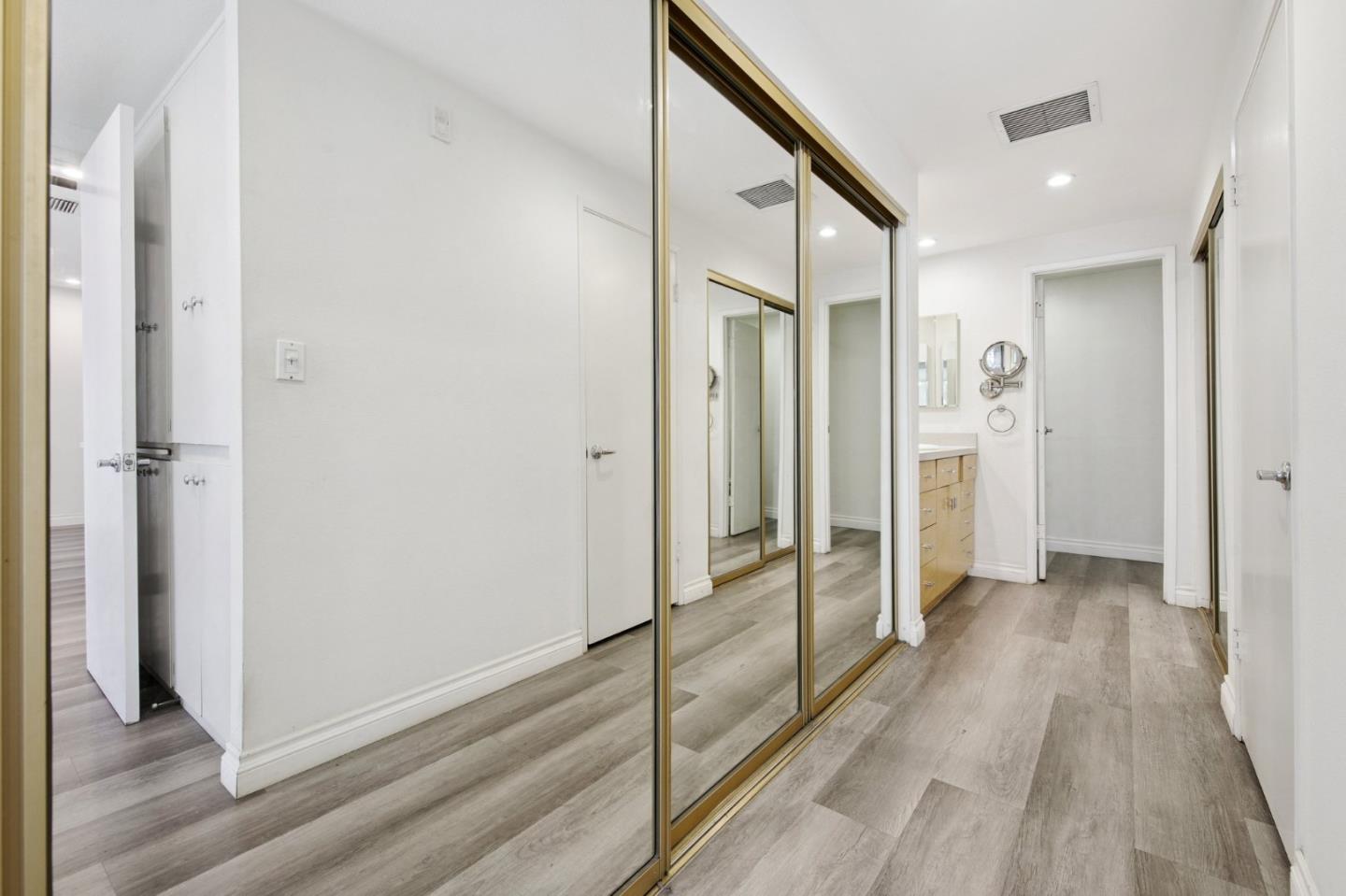 Detail Gallery Image 12 of 16 For 321 S San Vicente Blvd #101,  Los Angeles,  CA 90048 - 1 Beds | 1/1 Baths