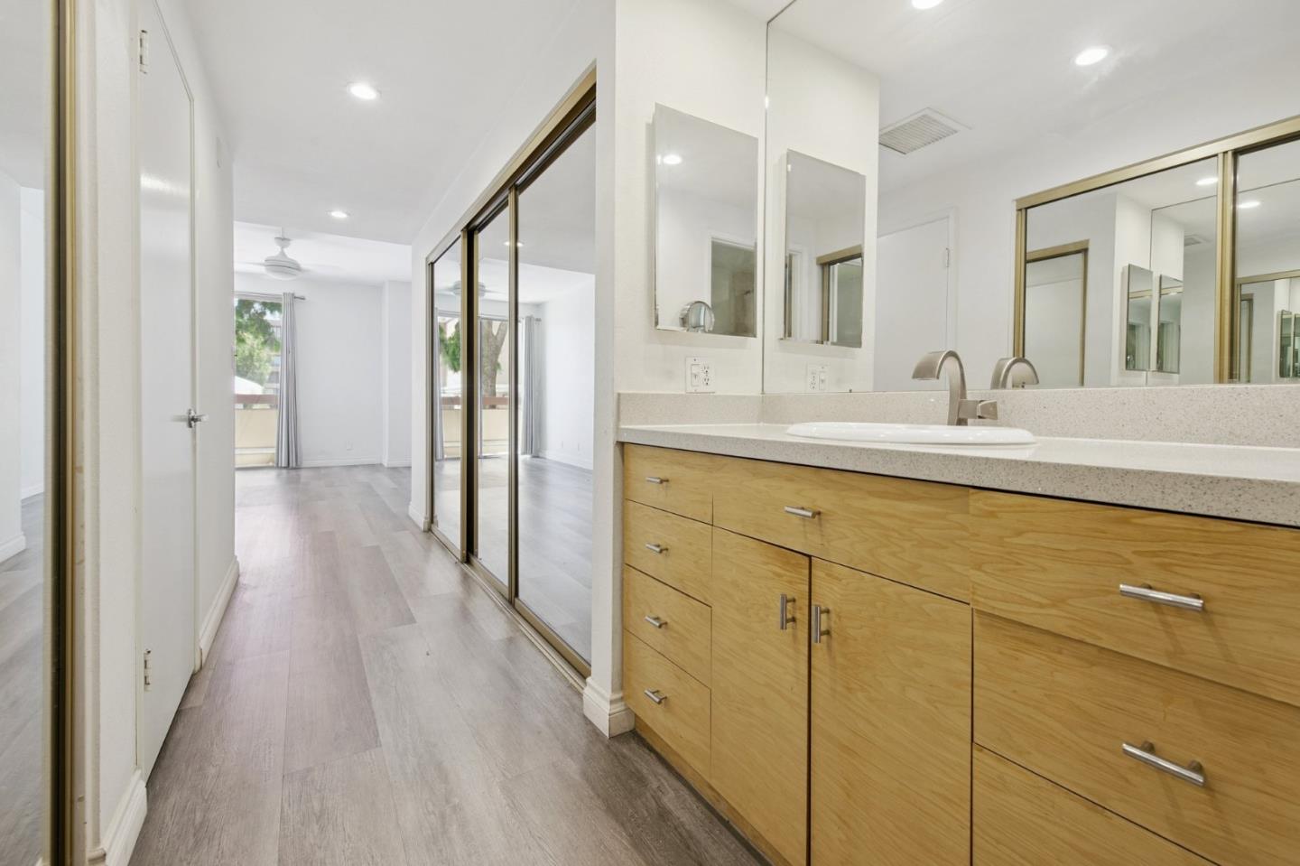 Detail Gallery Image 15 of 16 For 321 S San Vicente Blvd #101,  Los Angeles,  CA 90048 - 1 Beds | 1/1 Baths