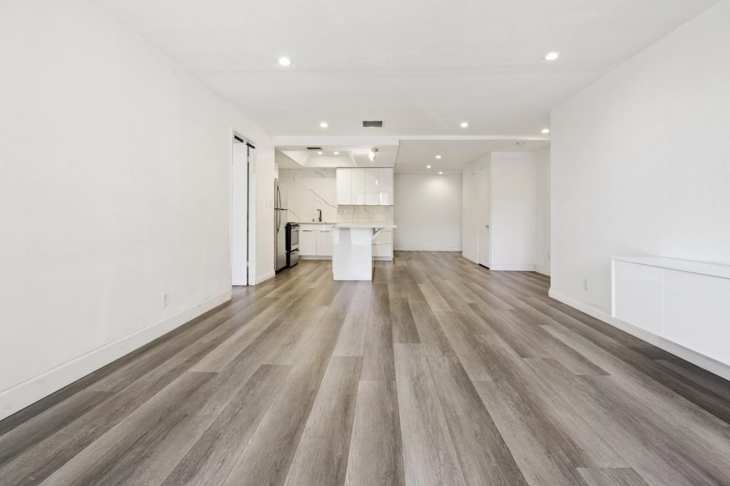 Detail Gallery Image 4 of 16 For 321 S San Vicente Blvd #101,  Los Angeles,  CA 90048 - 1 Beds | 1/1 Baths