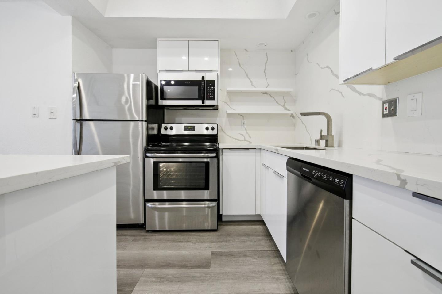 Detail Gallery Image 7 of 16 For 321 S San Vicente Blvd #101,  Los Angeles,  CA 90048 - 1 Beds | 1/1 Baths