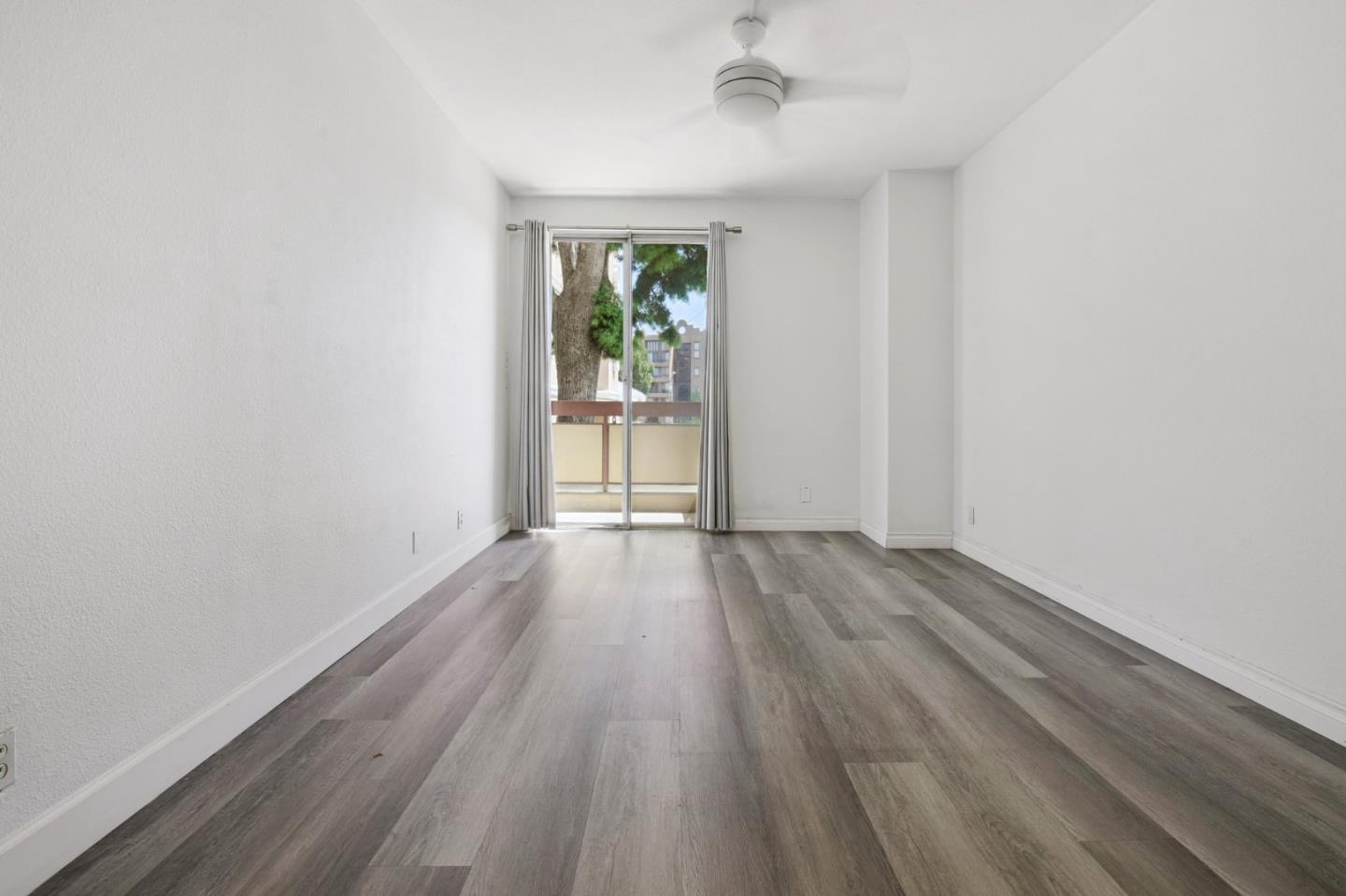Detail Gallery Image 9 of 16 For 321 S San Vicente Blvd #101,  Los Angeles,  CA 90048 - 1 Beds | 1/1 Baths